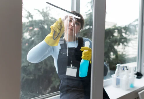 Nettoyage de vitres intérieures et extérieures à Rochy-Condé